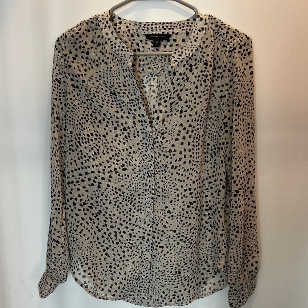 Banana Republic Black and Cream Patterned Blouse